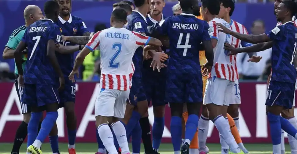 France – Paraguay : le football, ce sport où frapper ne coûte rien